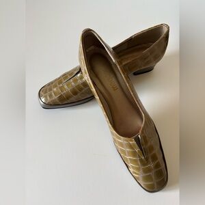 VTG Magdesians Rare Color Patent Croc Shoes. Sz 9